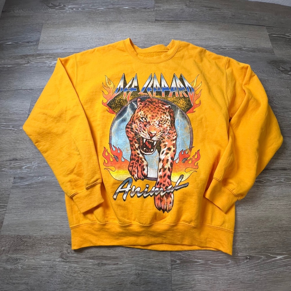Def Leppard Animal Sweatshirt Unisex Medium Yellow Graphic Rock Band Crewneck